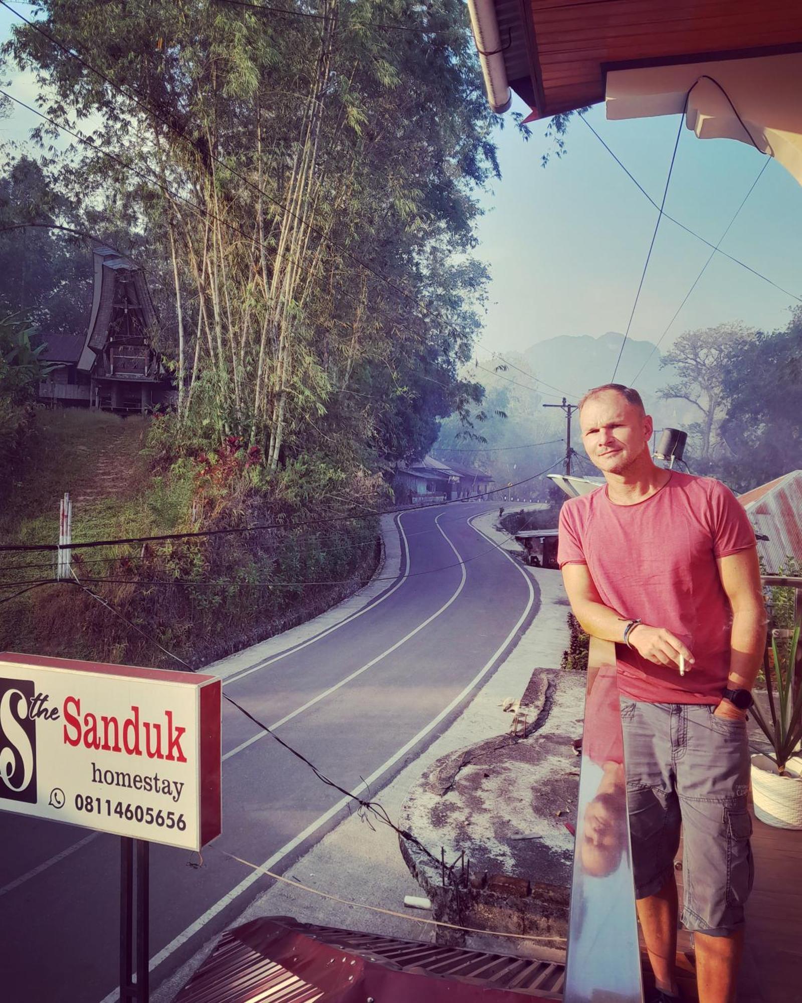 The Sanduk Homestay Rantepao Exterior photo